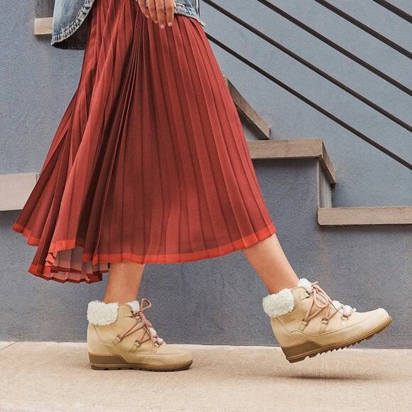 NEW Sorel Evie Cozy Lace Boot - Picture 1 of 9